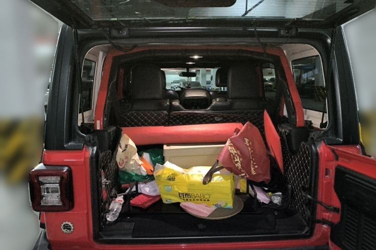Used Jeep Wrangler 2018 2.0T Sahara Four-Door Edition Trunk