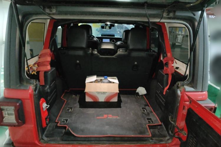 Used Jeep Wrangler 2018 2.0T Sahara Four-Door Edition Trunk
