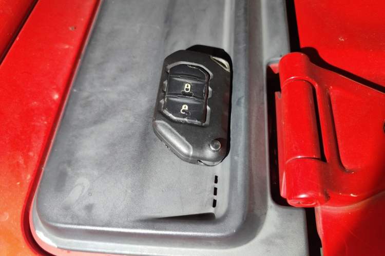 Used Jeep Wrangler 2018 2.0T Sahara Four-Door Edition Vehicle Key