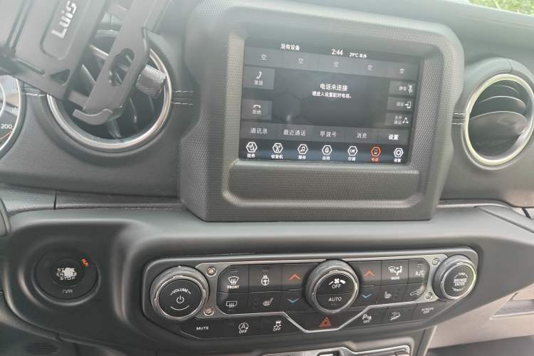 Used Jeep Wrangler 2018 2.0T Sahara Four-Door Edition Audio And AC Panel