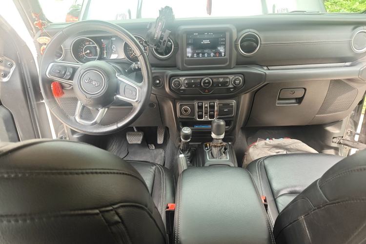 Used Jeep Wrangler 2018 2.0T Sahara Four-Door Edition Center Console