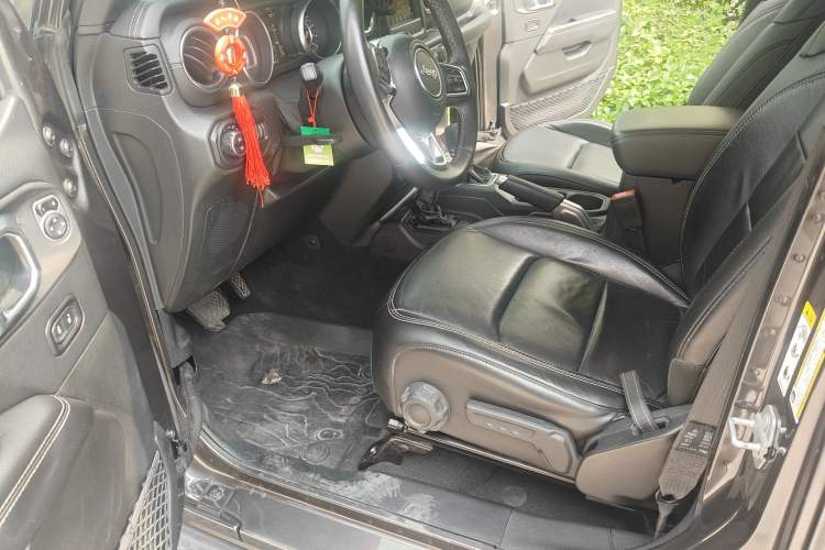 Used Jeep Wrangler 2018 2.0T Sahara Four-Door Edition Driver Seat