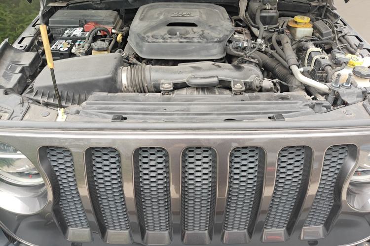 Used Jeep Wrangler 2018 2.0T Sahara Four-Door Edition Engine Bay