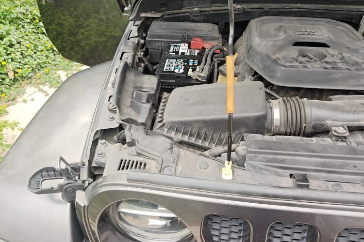 Used Jeep Wrangler 2018 2.0T Sahara Four-Door Edition Engine Bay Right