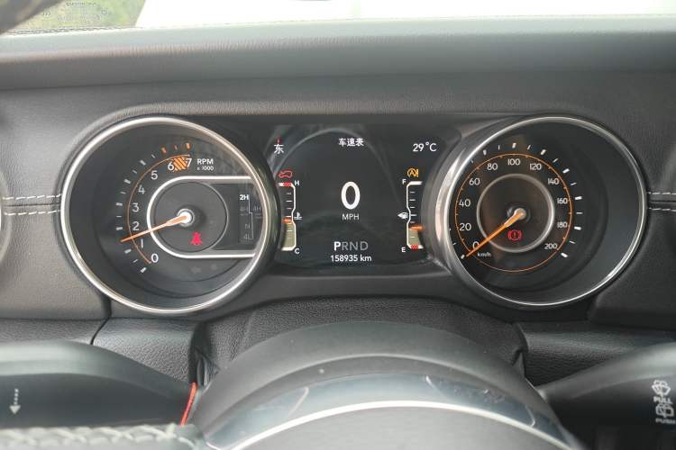 Used Jeep Wrangler 2018 2.0T Sahara Four-Door Edition Instrument Cluster