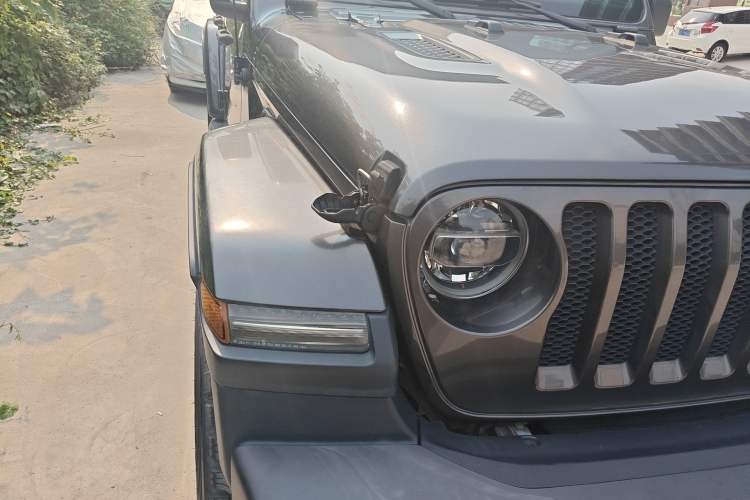 Used Jeep Wrangler 2018 2.0T Sahara Four-Door Edition Right Front Headlight