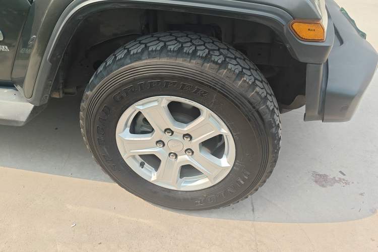 Used Jeep Wrangler 2018 2.0T Sahara Four-Door Edition Right Front Wheel Hub