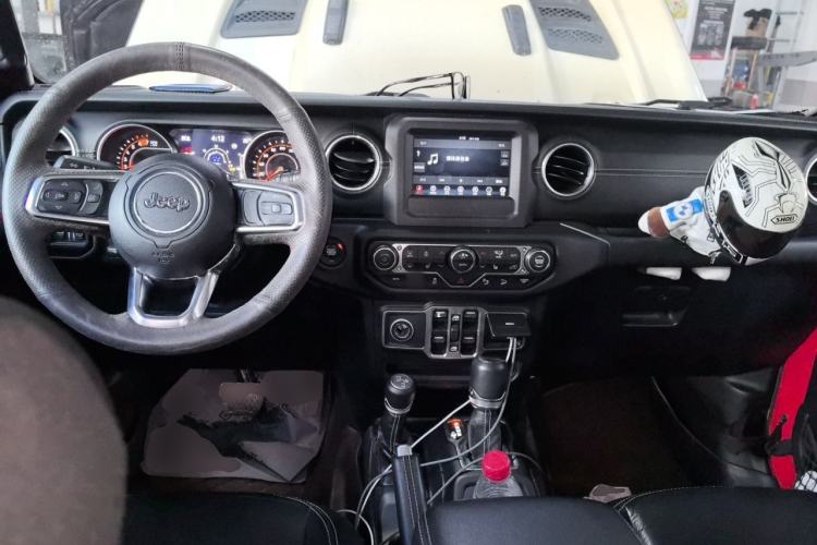 Used Jeep Wrangler 2018 2.0T Sahara Four-Door Edition Center Console