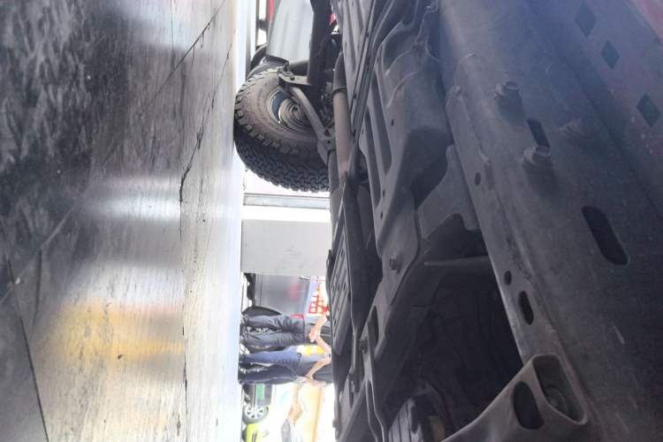 Used Jeep Wrangler 2018 2.0T Sahara Four-Door Edition Chassis Front Right