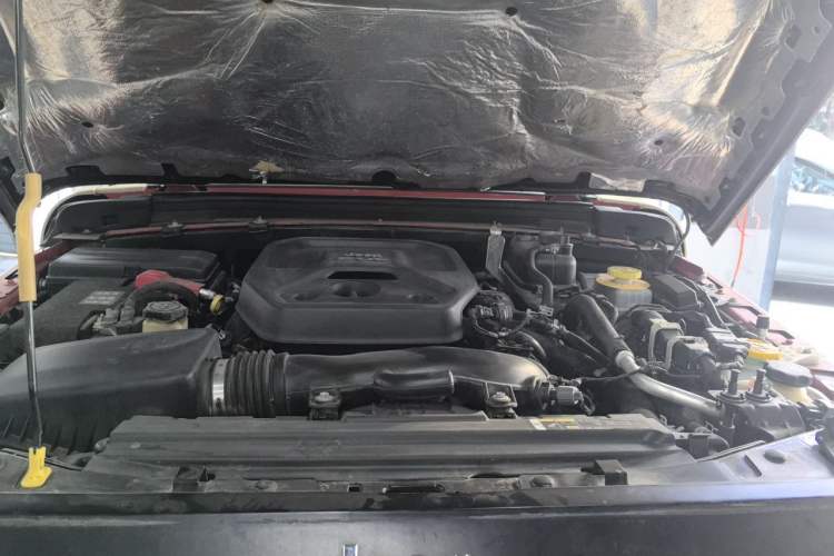 Used Jeep Wrangler 2018 2.0T Sahara Four-Door Edition Engine Bay