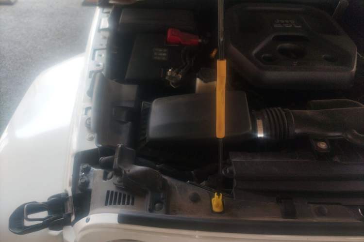 Used Jeep Wrangler 2018 2.0T Sahara Four-Door Edition Engine Bay Right