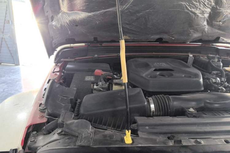 Used Jeep Wrangler 2018 2.0T Sahara Four-Door Edition Engine Bay Right