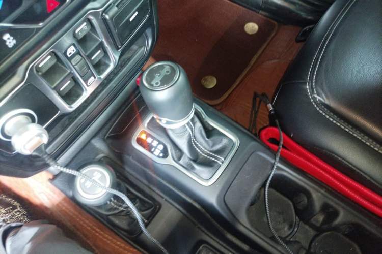 Used Jeep Wrangler 2018 2.0T Sahara Four-Door Edition Gear Lever