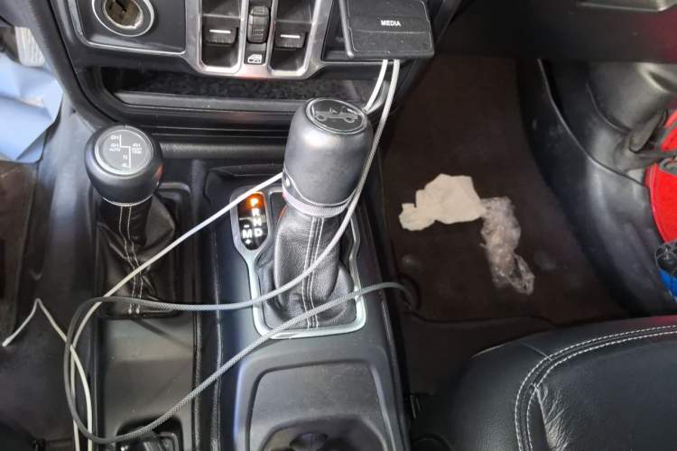 Used Jeep Wrangler 2018 2.0T Sahara Four-Door Edition Gear Lever
