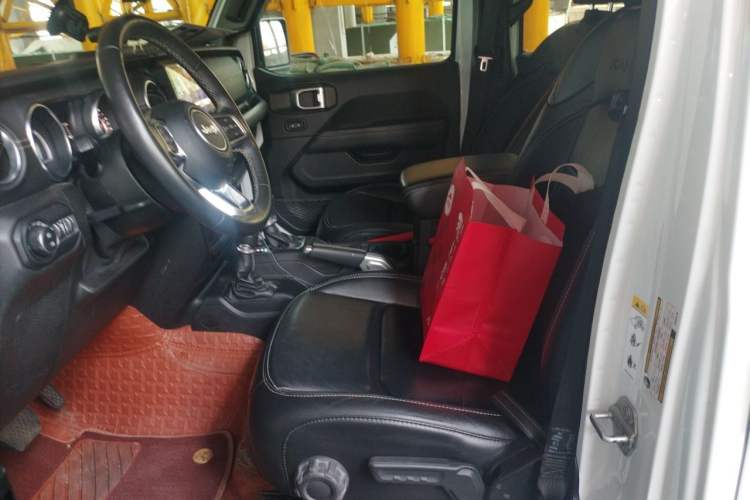 Used Jeep Wrangler 2018 2.0T Sahara Four-Door Edition Left Front Seat