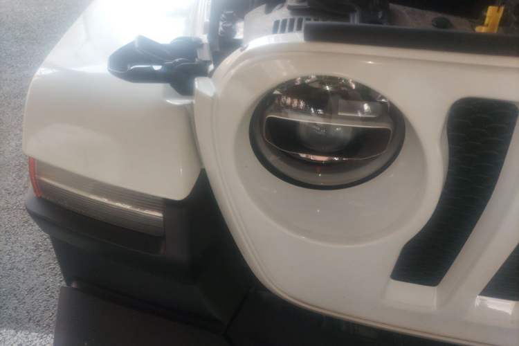 Used Jeep Wrangler 2018 2.0T Sahara Four-Door Edition Right Front Headlight