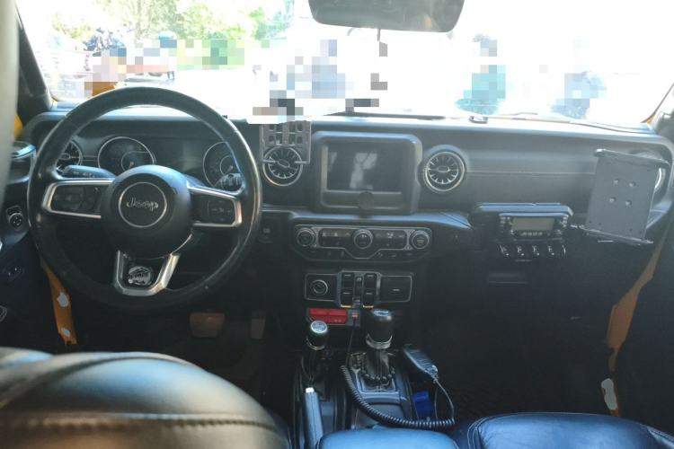 Used Jeep Wrangler 2018 2.0T Sahara Four-Door Edition Center Console