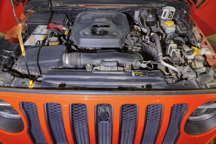 Used Jeep Wrangler 2018 2.0T Rubicon Four-Door Edition Engine Bay