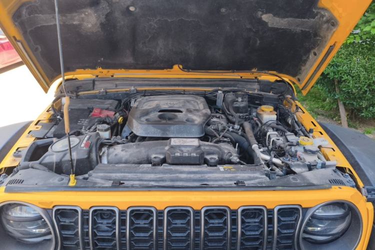 Used Jeep Wrangler 2018 2.0T Sahara Four-Door Edition Engine Bay