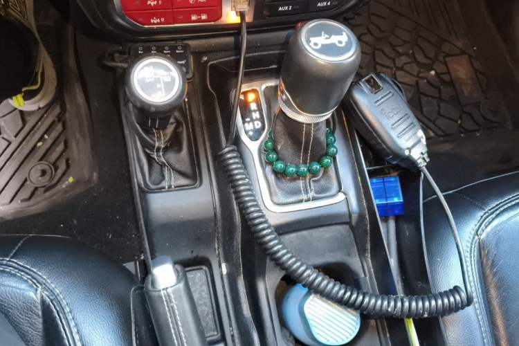 Used Jeep Wrangler 2018 2.0T Sahara Four-Door Edition Gear Lever