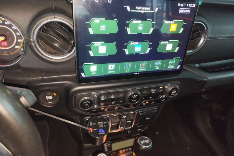 Used Jeep Wrangler 2019 2.0T Sahara Four-Door Version China VI Emission Standard Audio And AC Panel