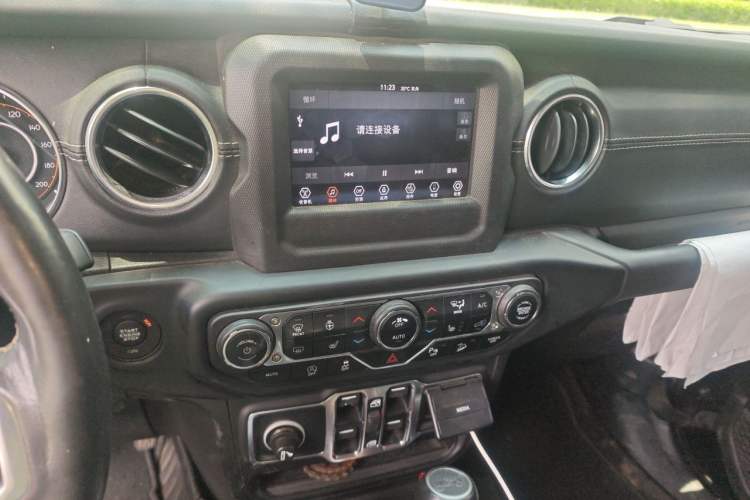 Used Jeep Wrangler 2019 2.0T Sahara 4-Door Version China V Standard Audio And AC Panel
