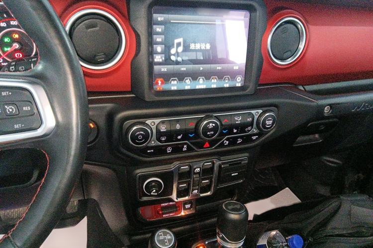 Used Jeep Wrangler 2019 2.0T Rubicon Four-Door Version China VI Emission Standard Audio And AC Panel