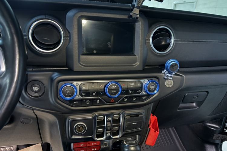Used Jeep Wrangler 2019 2.0T Sahara Four-Door Version China VI Emission Standard Audio And AC Panel