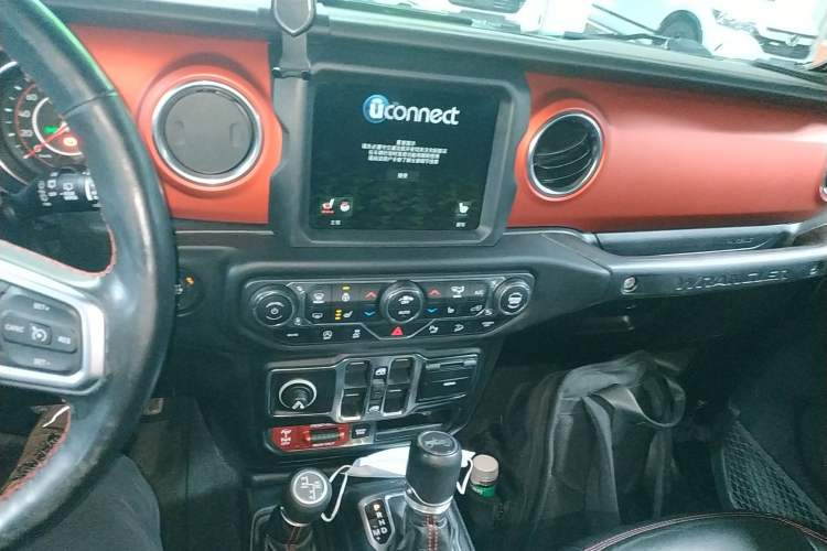 Used Jeep Wrangler 2019 2.0T Rubicon Four-Door Version China VI Emission Standard Audio And AC Panel