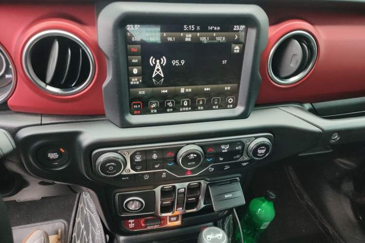 Used Jeep Wrangler 2019 2.0T Rubicon Four-Door Version China VI Emission Standard Audio And AC Panel