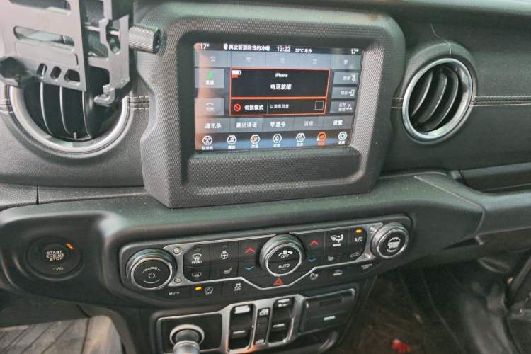 Used Jeep Wrangler 2019 2.0T Sahara Four-Door Version China VI Emission Standard Audio And AC Panel