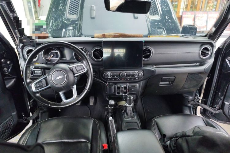 Used Jeep Wrangler 2019 2.0T Sahara Four-Door Version China VI Emission Standard Center Console