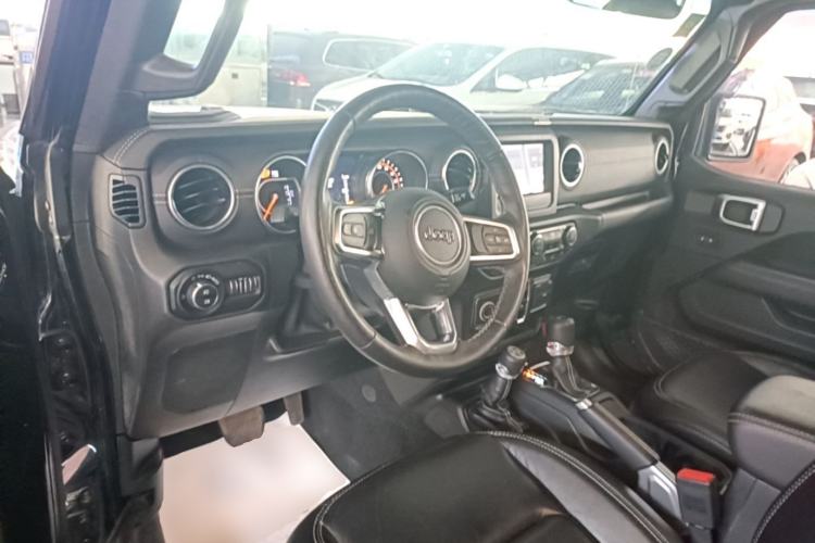 Used Jeep Wrangler 2019 2.0T Sahara Four-Door Version China VI Emission Standard Center Console