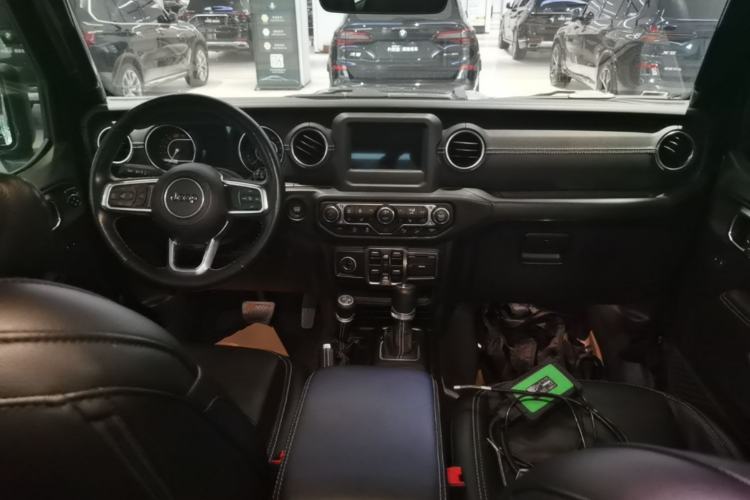 Used Jeep Wrangler 2019 2.0T Sahara Four-Door Version China VI Emission Standard Center Console