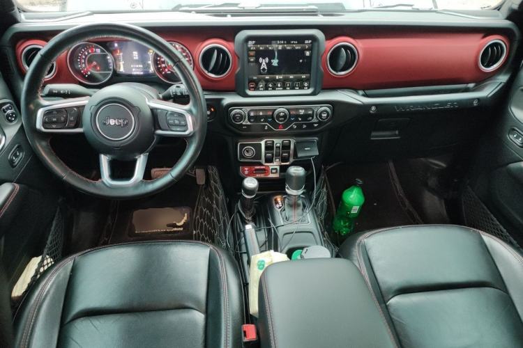 Used Jeep Wrangler 2019 2.0T Rubicon Four-Door Version China VI Emission Standard Center Console