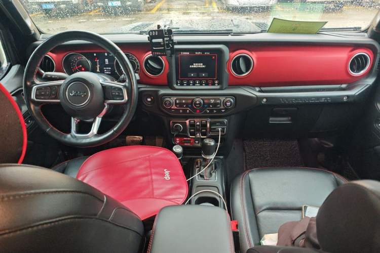 Used Jeep Wrangler 2019 2.0T Rubicon Four-Door Version China VI Emission Standard Center Console