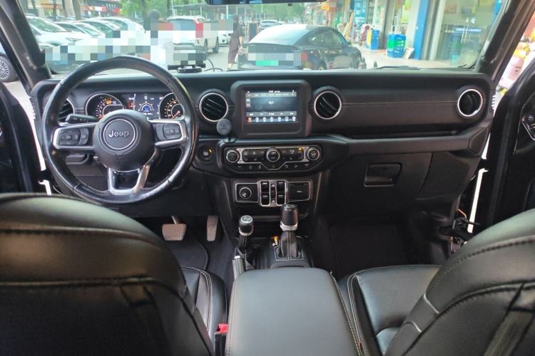 Used Jeep Wrangler 2019 2.0T Sahara Four-Door Version China VI Emission Standard Center Console