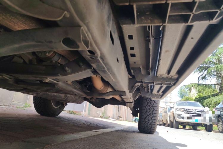 Used Jeep Wrangler 2019 2.0T Sahara Four-Door Version China VI Emission Standard Chassis Front Left