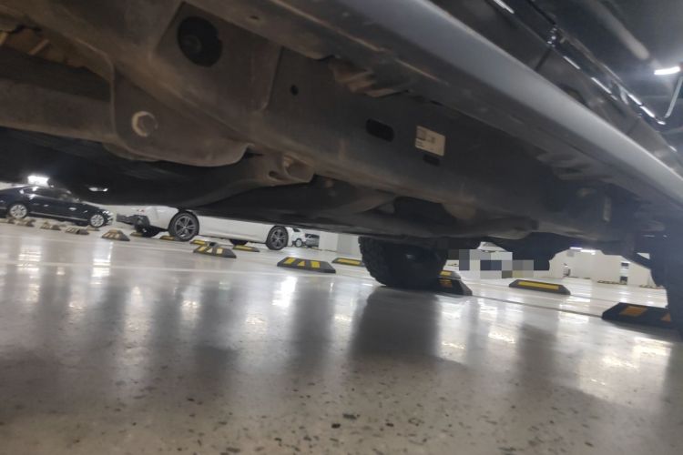 Used Jeep Wrangler 2019 2.0T Rubicon Four-Door Version China VI Emission Standard Chassis Front Left