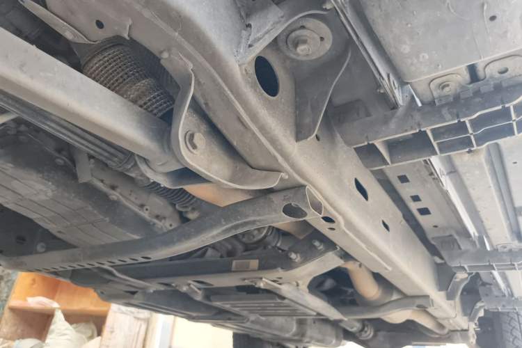 Used Jeep Wrangler 2019 2.0T Sahara Four-Door Version China VI Emission Standard Chassis Front Left
