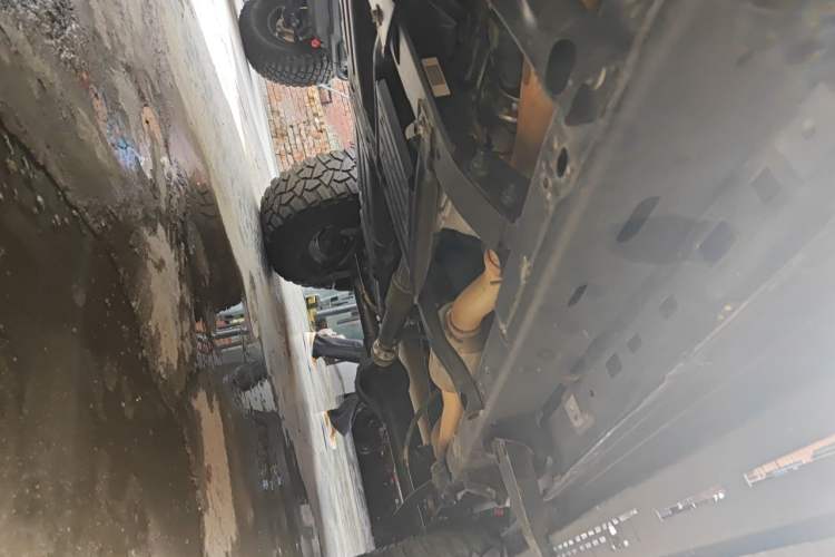 Used Jeep Wrangler 2019 2.0T Sahara Four-Door Version China VI Emission Standard Chassis Front Left