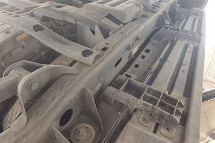 Used Jeep Wrangler 2019 2.0T Sahara Four-Door Version China VI Emission Standard Chassis Front Right