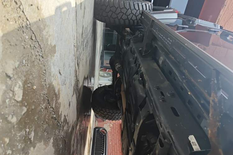 Used Jeep Wrangler 2019 2.0T Sahara Four-Door Version China VI Emission Standard Chassis Front Right