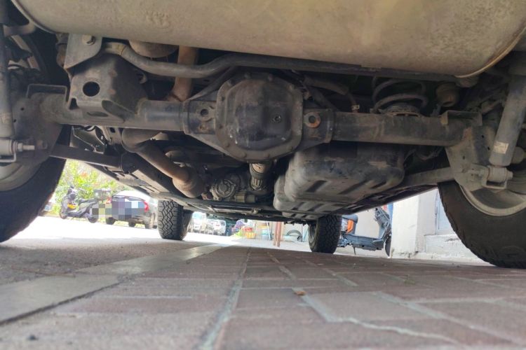 Used Jeep Wrangler 2019 2.0T Sahara Four-Door Version China VI Emission Standard Chassis Rear