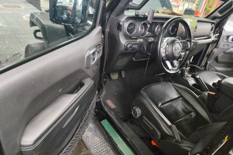 Used Jeep Wrangler 2019 2.0T Sahara Four-Door Version China VI Emission Standard Driver Seat