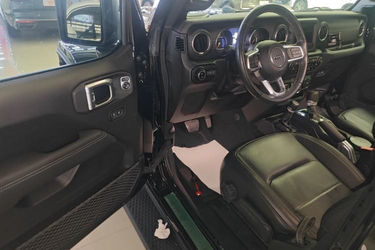 Used Jeep Wrangler 2019 2.0T Sahara Four-Door Version China VI Emission Standard Driver Seat