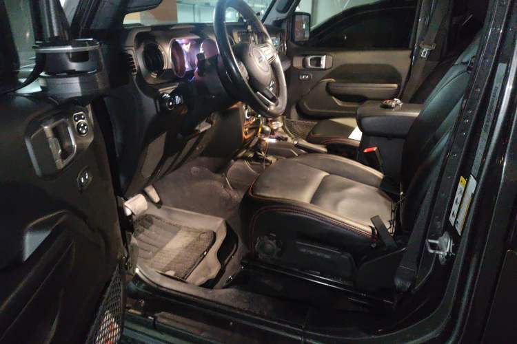 Used Jeep Wrangler 2019 2.0T automatic four-door hardtop parallel imported vehicle Driver Seat