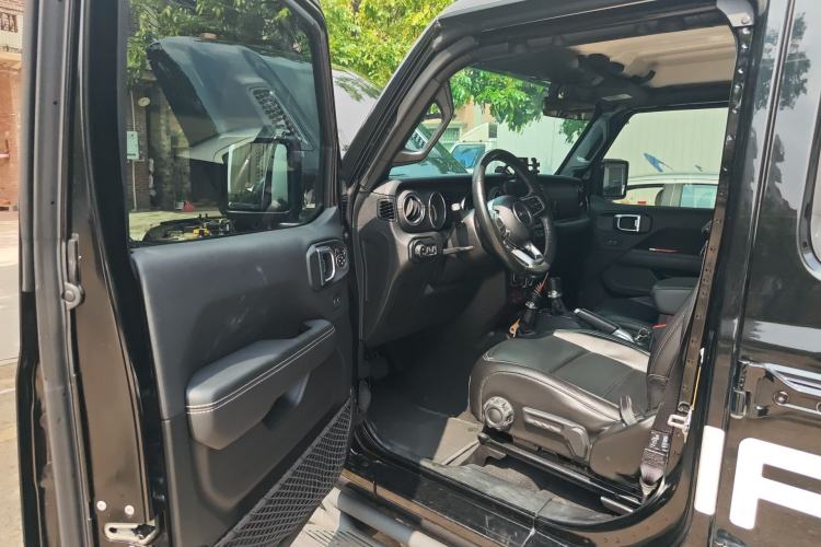 Used Jeep Wrangler 2019 2.0T Sahara Four-Door Version China VI Emission Standard Driver Seat
