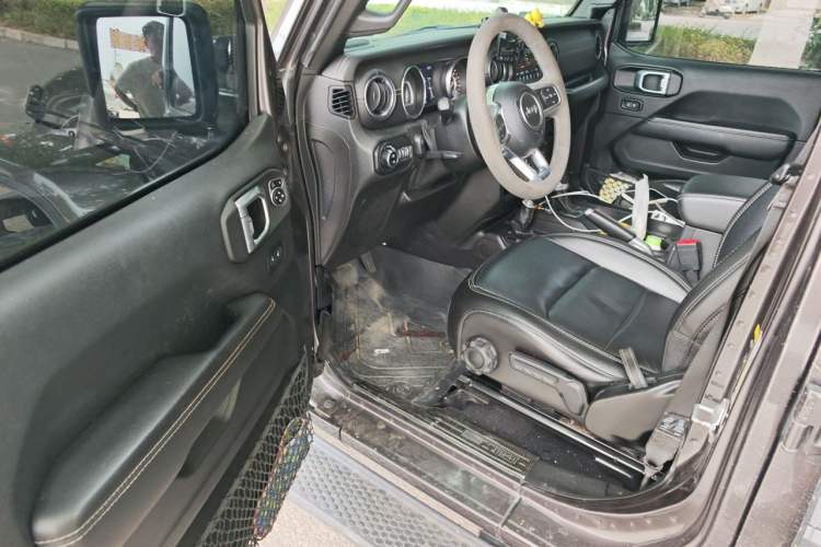 Used Jeep Wrangler 2019 2.0T Sahara Four-Door Version China VI Emission Standard Driver Seat