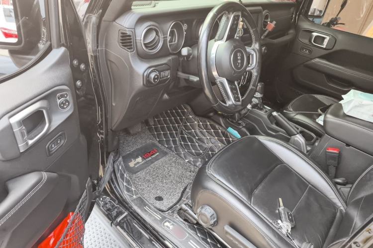 Used Jeep Wrangler 2019 2.0T Sahara Four-Door Version China VI Emission Standard Driver Seat
